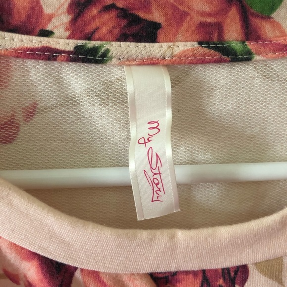 🌼Ladies floral side tie top! Cute for spring! - Picture 2 of 4